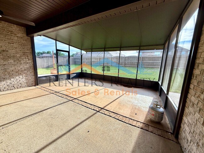 Building Photo - ? Beautiful Executive Home with 3-Car Garage + Incredible Outdoor Living ?