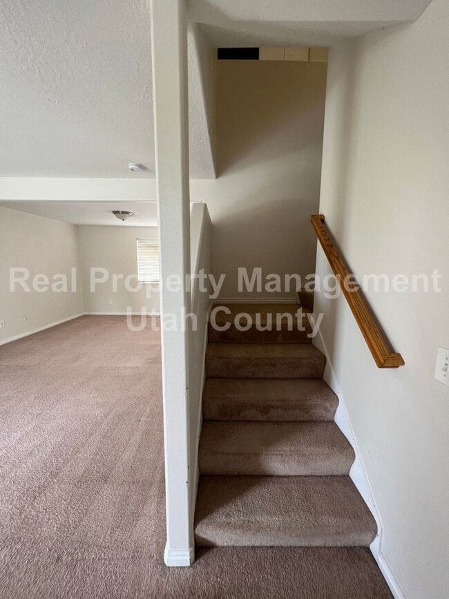 Building Photo - Pet Friendly Home with Fully fenced back yard