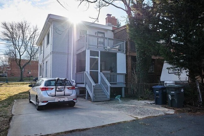 Building Photo - 144 Webster St NE