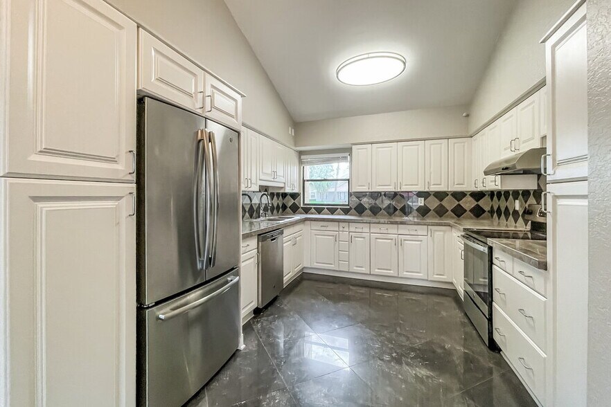 Building Photo - 3334 Brian Rd N