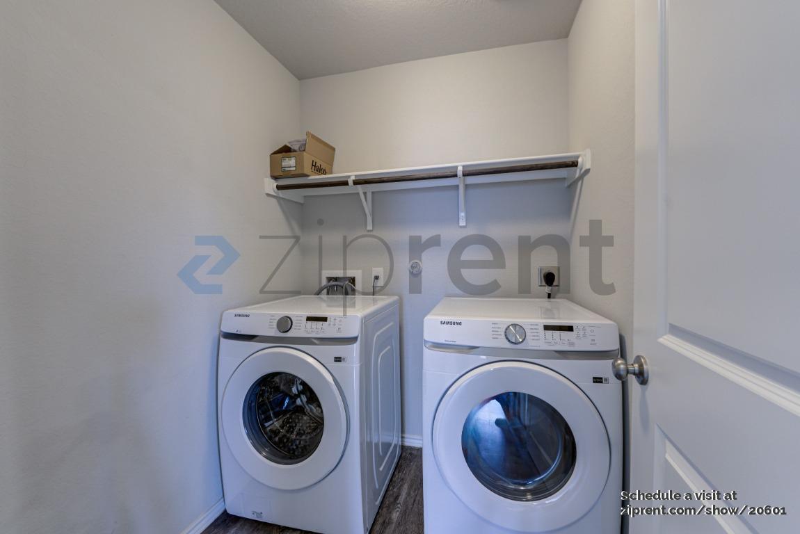 Building Photo - 9811 Marbach Brk