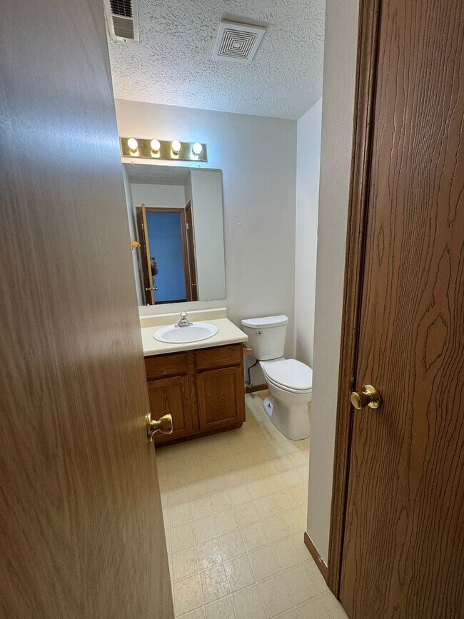 Building Photo - 1073 Fairlane Ct