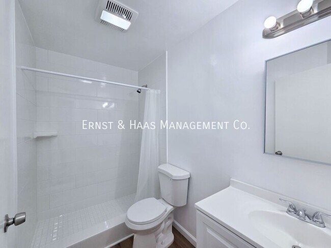 Building Photo - 4300 E 5th St