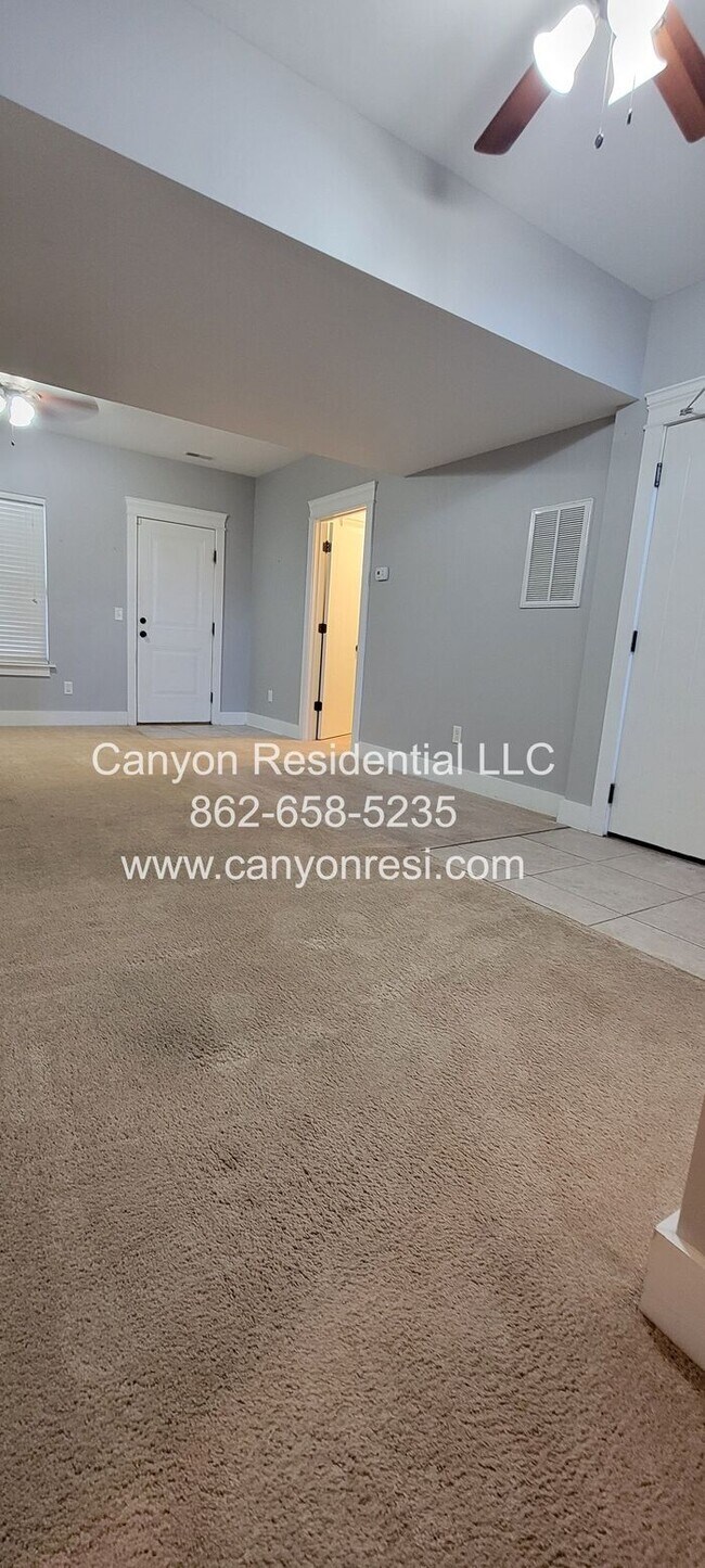 Building Photo - Nice Sized 4 Bed 3 Bath home in great location!
