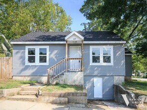 Building Photo - Charming Two-Bedroom, One-Bathroom Rental ...