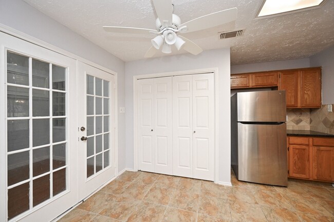 Building Photo - 3551 Santa Rosa Ln