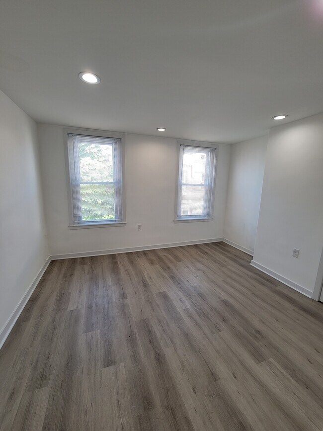 Building Photo - 2410 S Sheridan St