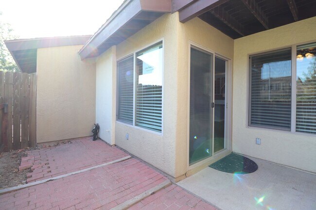 Building Photo - Rice Ranch Condo