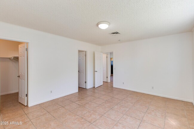 Building Photo - 4808 N 29th Pl