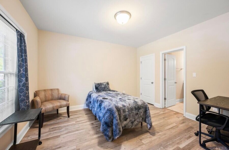 Bedroom 1 - 2009 Lakeside Dr