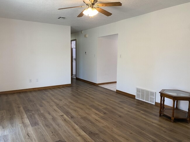 Building Photo - 227 W Ridge Rd