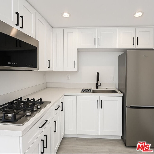 Building Photo - 4297 Tujunga Ave