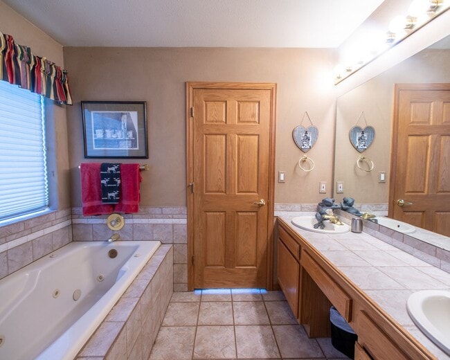 Building Photo - Extended Winter rental-Flexible lease term...