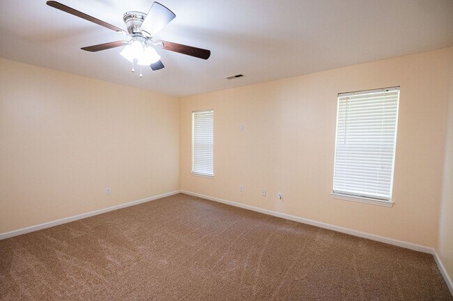 Building Photo - Stunning 6 bedroom 2.5 bathroom corner lot home in High Point with 2 car garage