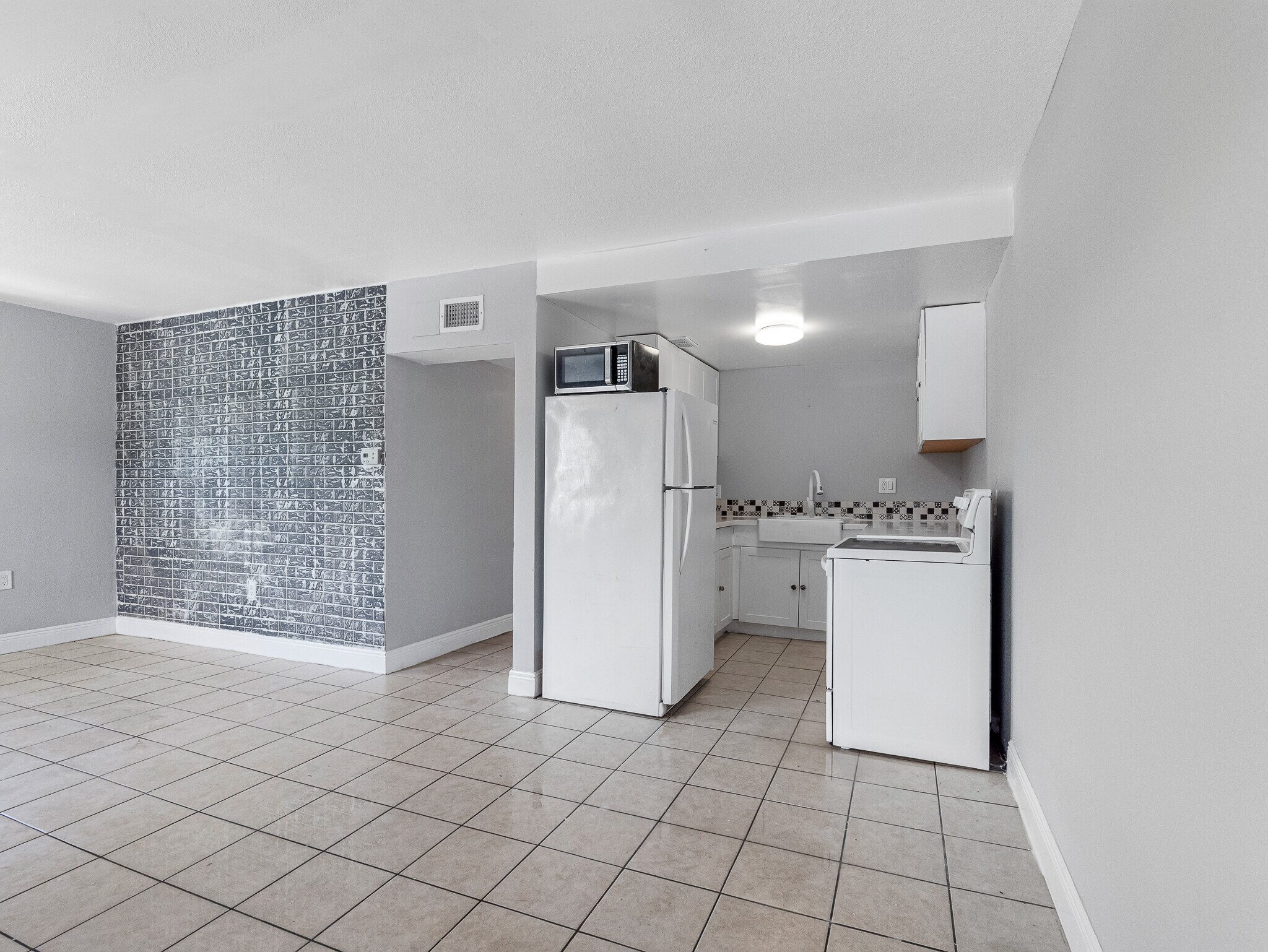 Kitchen - 311 Avanda Ct
