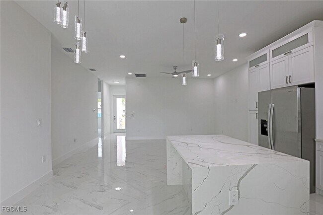 Building Photo - 929 Eisenhower Blvd