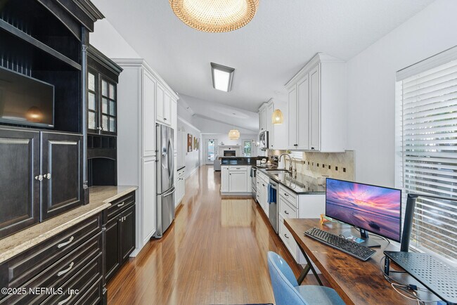 Building Photo - 128 Seminole Rd