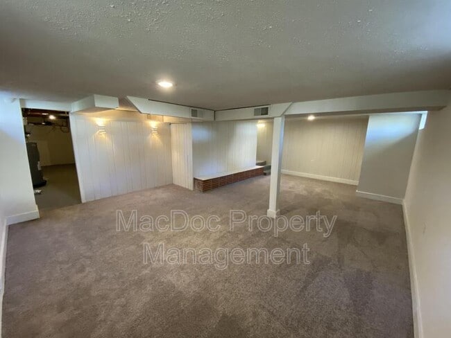 Building Photo - 1705 Bragg Rd