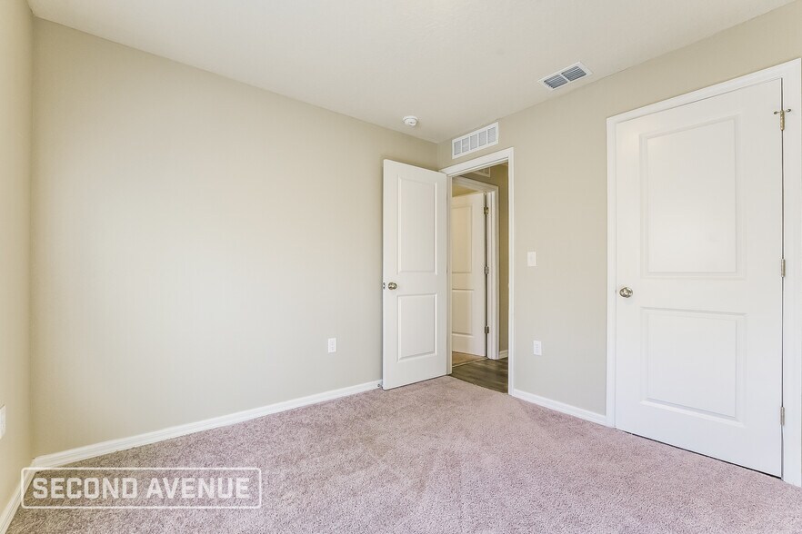 Building Photo - 3637 W Parkview Dr