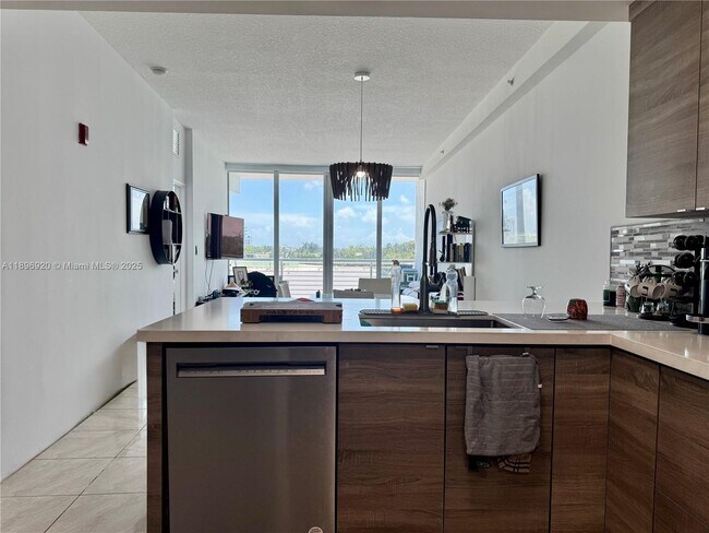 Building Photo - 6580 Indian Creek Dr