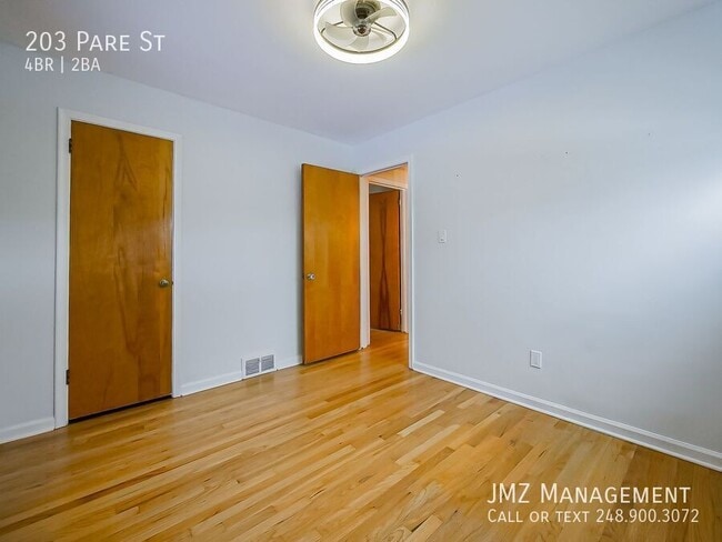 Building Photo - 203 Pare St