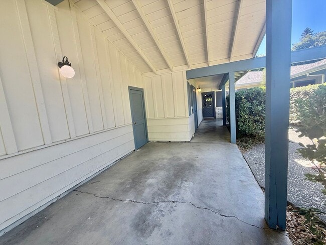 Building Photo - 604 Radcliffe Dr