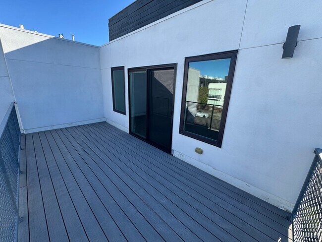 Building Photo - Perfect Sloan Lake Home with all the features and great views