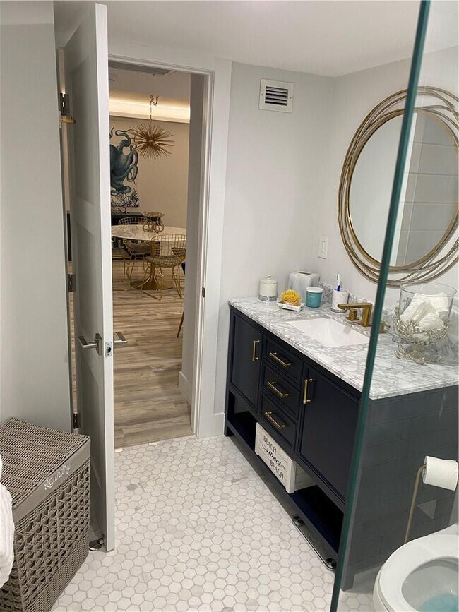 Building Photo - 4250 Galt Ocean Dr