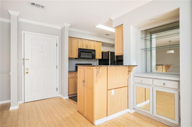 Building Photo - 4303 Pine Heights Dr NE