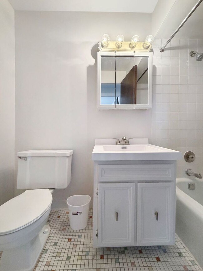 Building Photo - 17812 Oak Park Ave