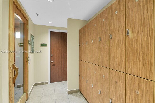 Building Photo - 2681 N Flamingo Rd