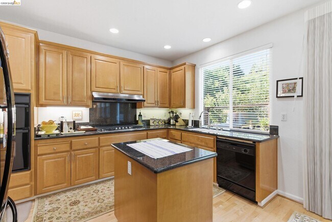 Building Photo - 257 Golf Links St