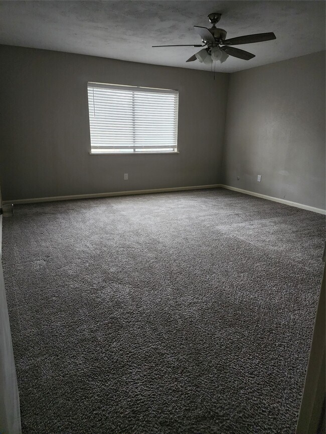 Building Photo - 17307 S Yorkglen Dr