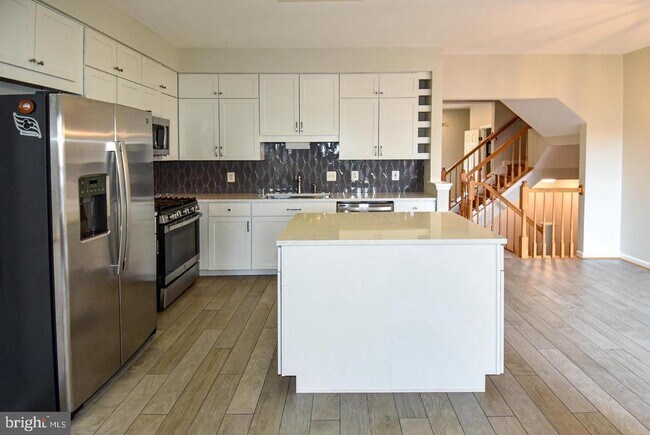 Building Photo - 21786 Mornington Cresent Terrace