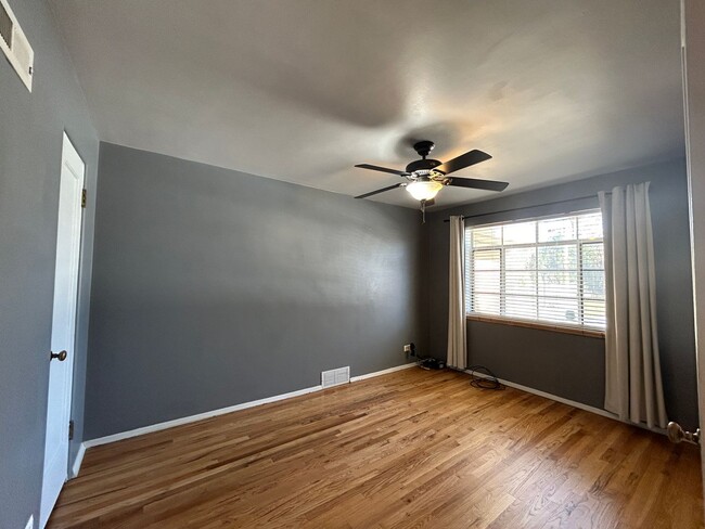 Building Photo - $0 DEPOSIT OPTIONS. CHARMING 4-BEDROOM HOM...