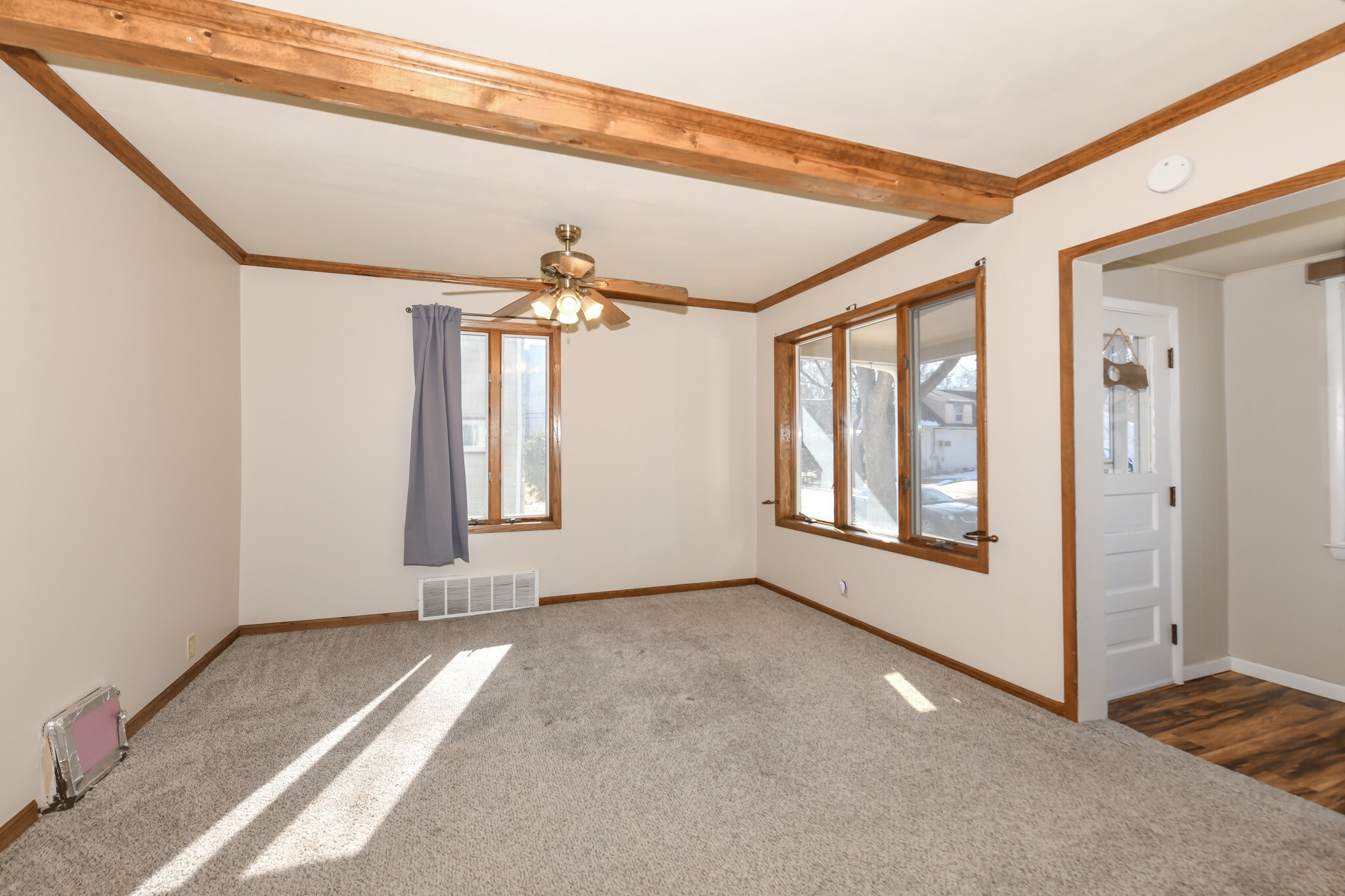 Building Photo - 422 S 89th St