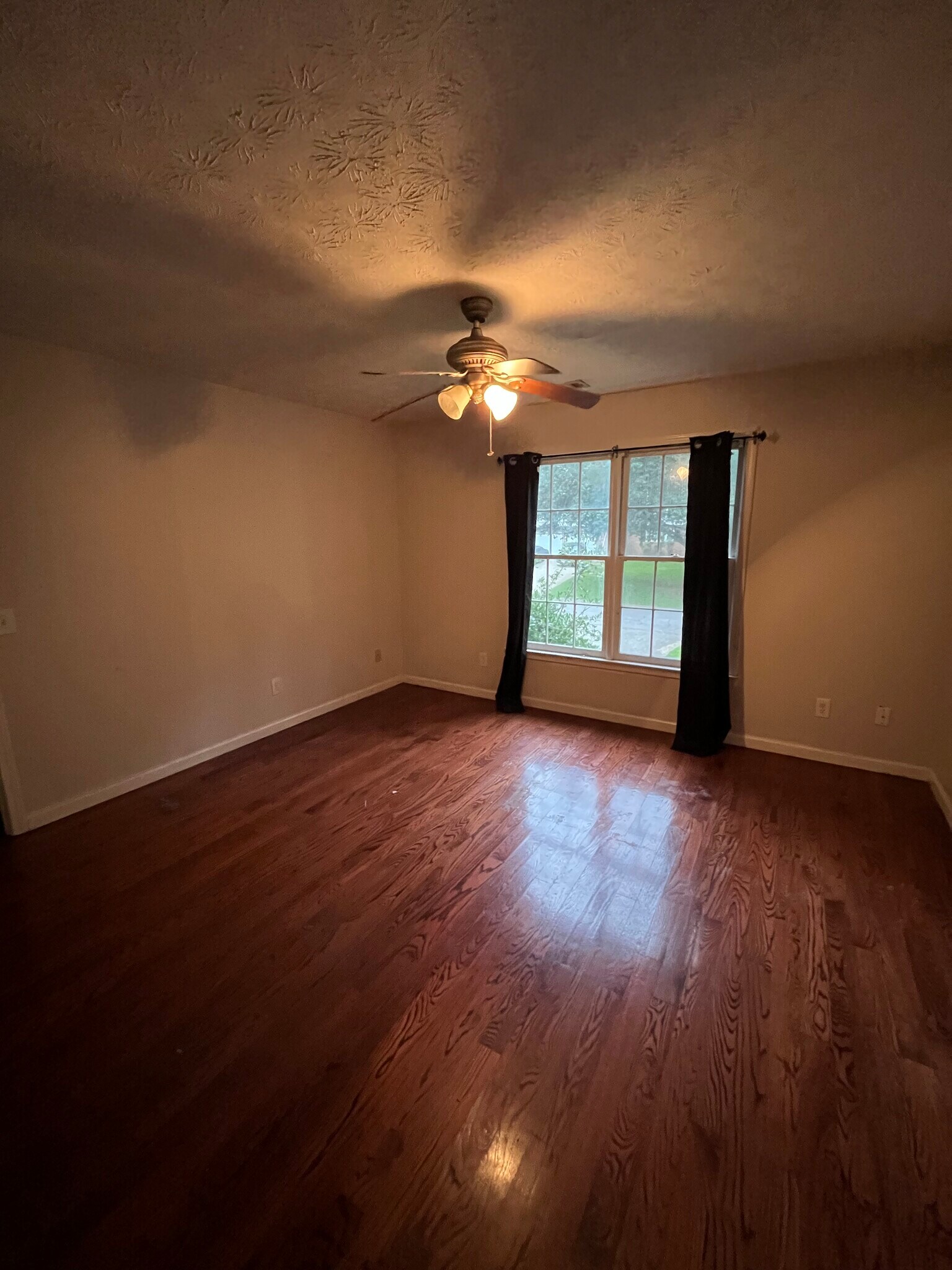 Building Photo - 5042 Rosemeade Ct