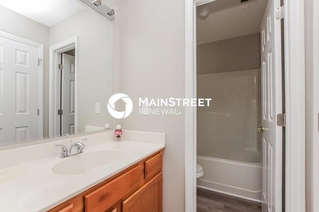 Building Photo - 3 Bedroom Pet-Friendly Home in CHARLOTTE, NC with Main Street Renewal