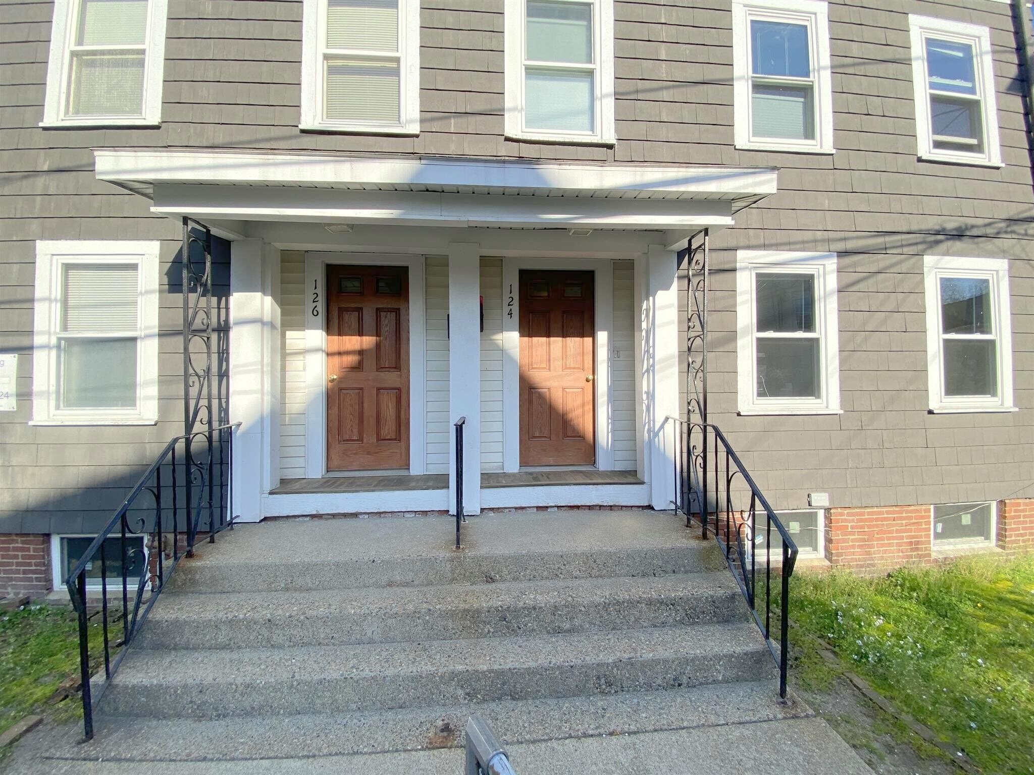 Building Photo - 134 Pine St
