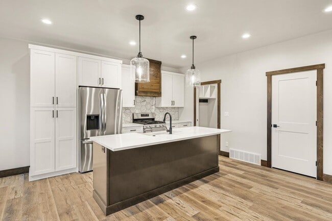 Building Photo - K288LI