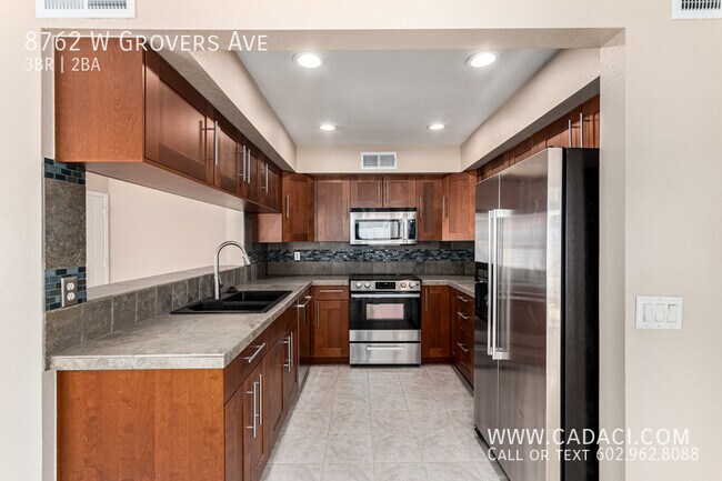 Building Photo - 8762 W Grovers Ave