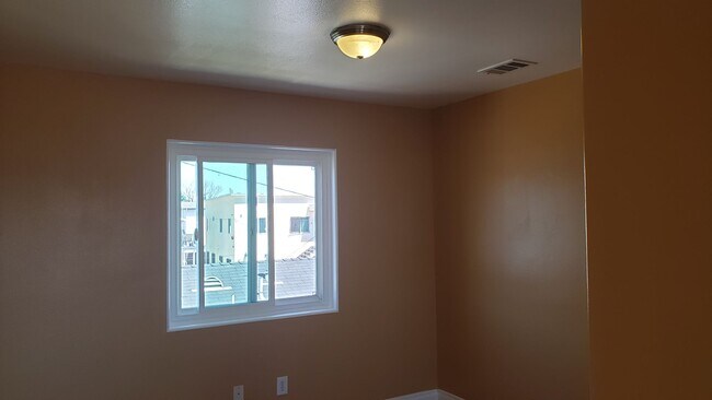 Building Photo - 40(718)