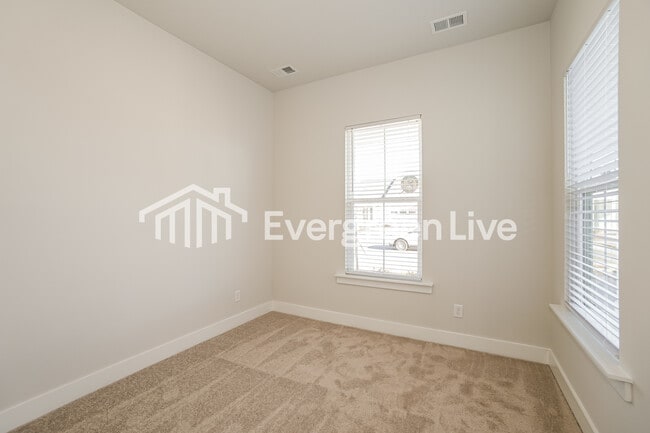 Building Photo - 129 Bloomsbury St