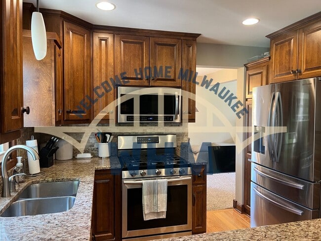 Building Photo - 6570 Radburn Ln