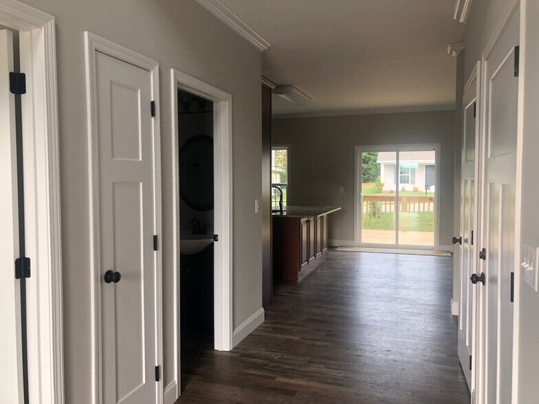 Building Photo - 185 Ridge Pointe Dr