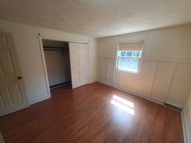 Building Photo - 135 Ashcroft St