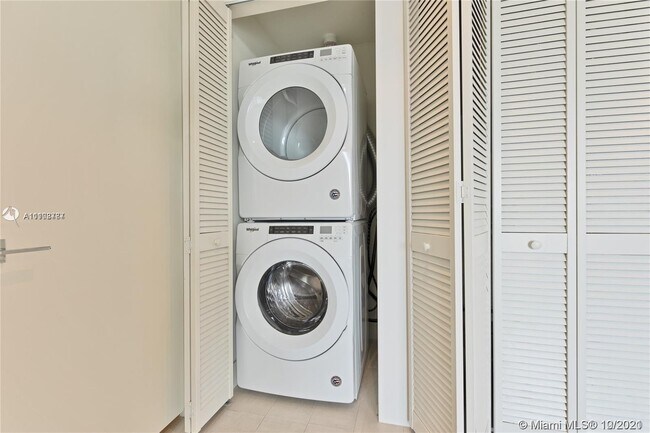 Building Photo - 2000 Metropica Way