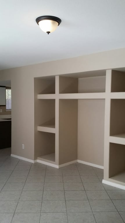 Building Photo - BEAUTIFUL & ELEGANT 3 BEDROOM 2 BATHROOM H...