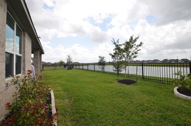 Building Photo - 1696 Daylight Lk Dr