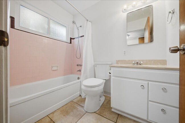 Building Photo - 1155-1155 Rodeo Way